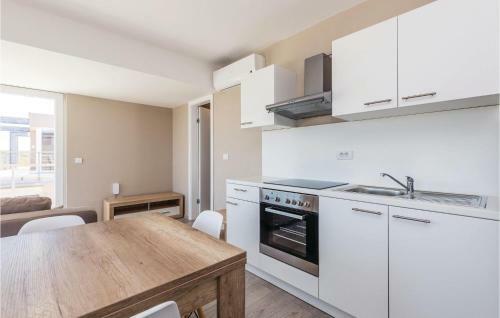 Apartment Povljana With Sea View I