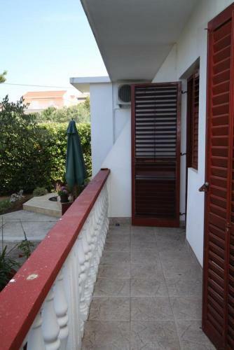 Apartment Povljana 6468a