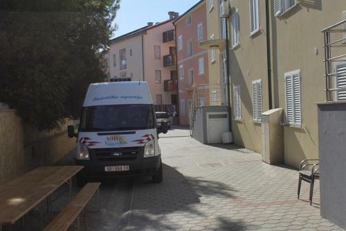 Apartment Povljana 3316c
