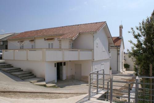 Apartment Povljana 233b