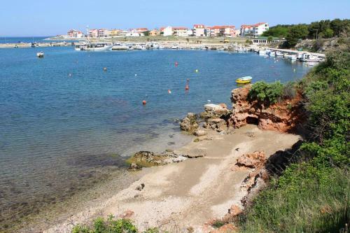 Hostal Quadruple Room Povljana 6476b
