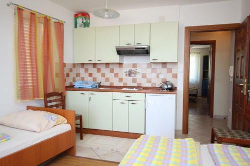 Apartment Povljana 3316a