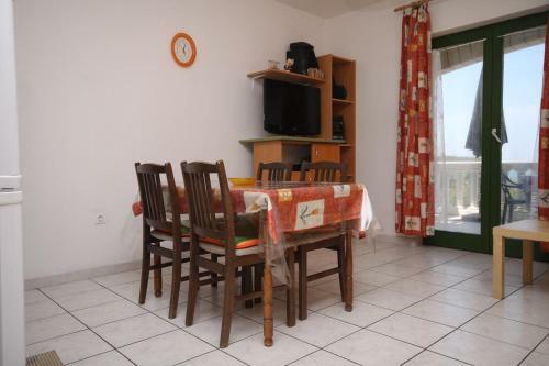 Apartment Povljana 6502a