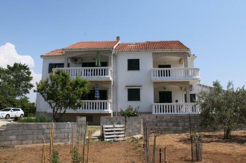 Apartment Povljana 6502a