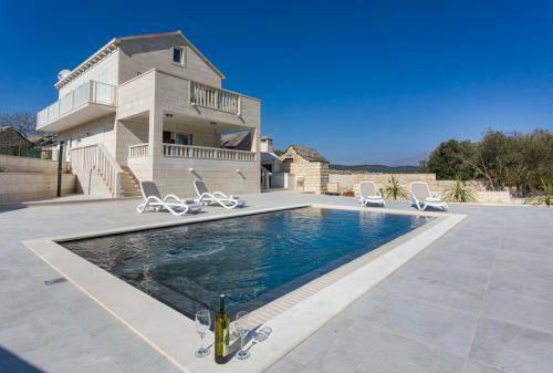 Praznice Villa Sleeps 4 Pool Air Con Wifi