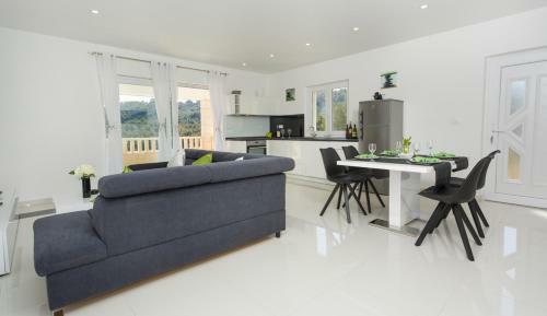 Praznice Villa Sleeps 4 Pool Air Con Wifi