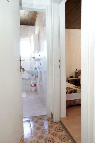 Hostal Rooms With A Swimming Pool Preko (ugljan) - 8180