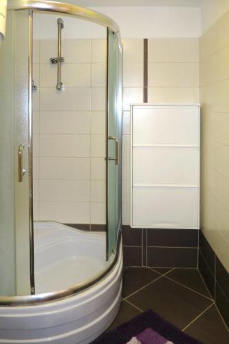 Holiday Home Marija (ugl305)