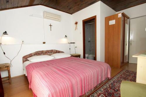 Hostal Double Room Preko 8180f