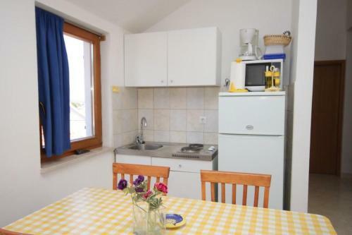 Apartments With A Parking Space Preko (ugljan) - 8434