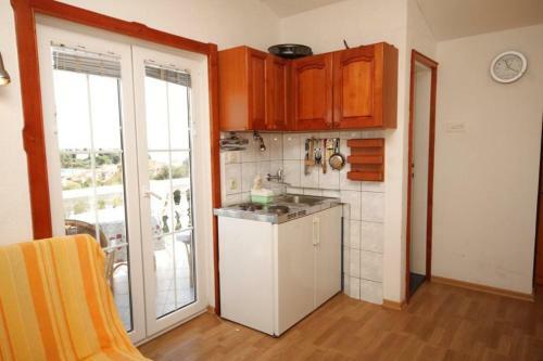 Apartments With A Parking Space Preko (ugljan) - 8224