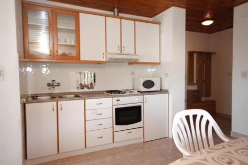 Apartments With A Parking Space Preko (ugljan) - 8417