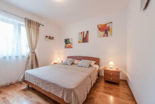 Apartment Sutomiscica 13872b
