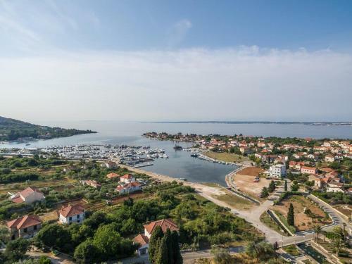 Apartment Sutomiscica 13872b