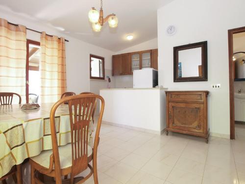 Apartments Luciano 1728