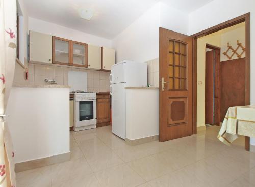 Apartments Luciano 1728