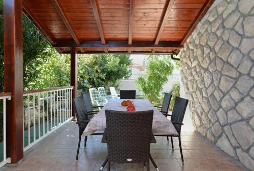 House Vlade 1219