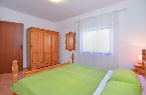 House Vlade 1219