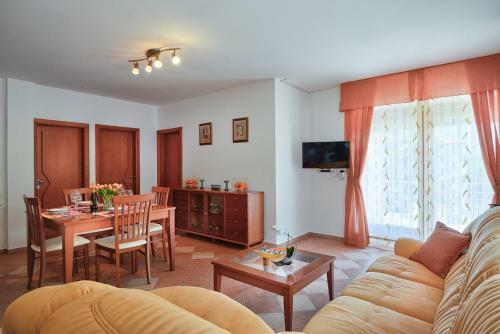 Apartment Rozi