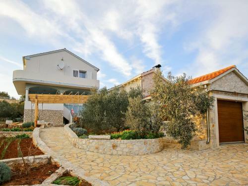 Holiday Home Emi