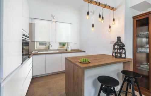 Three-bedroom Holiday Home In Visnjan
