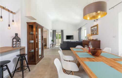Three-bedroom Holiday Home In Visnjan