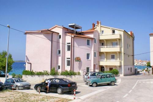 Apartments By The Sea Primosten - 4169