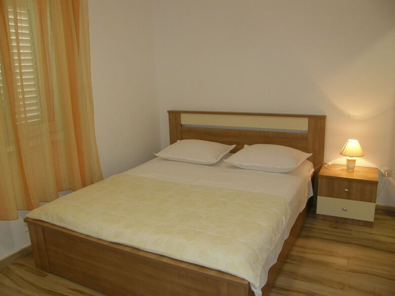 Apartments Ljubo