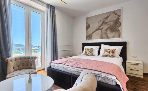 Hostal Mincheta - Luxury Rooms