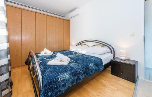Four-bedroom Holiday Home In Primosten