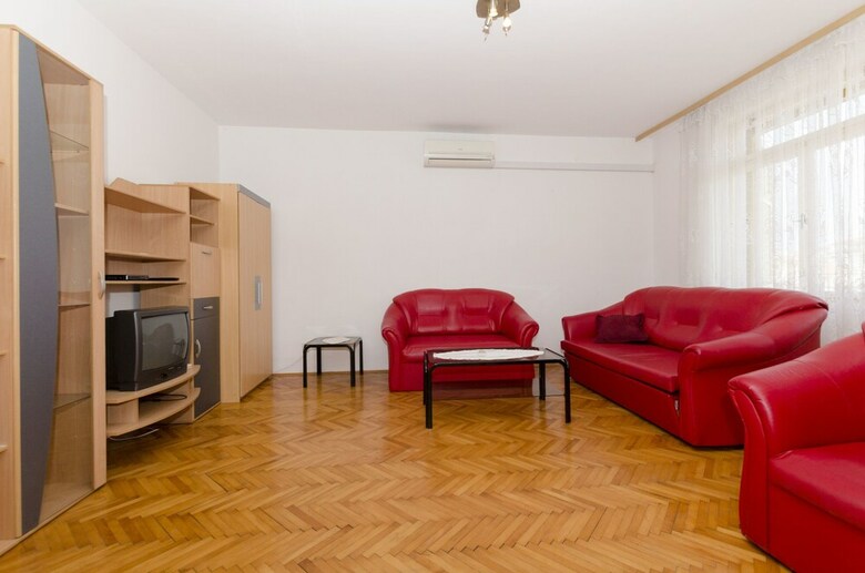 Apartment Tome G