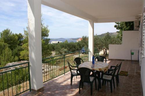 Apartment Primosten 4268a