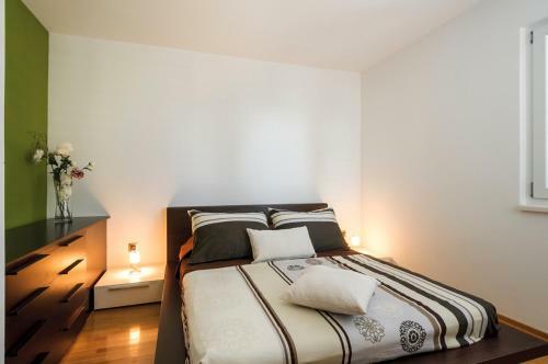Primosten Villa Sleeps 14 Pool Air Con Wifi