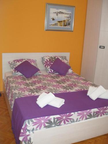 Apartments With A Parking Space Primosten - 12425