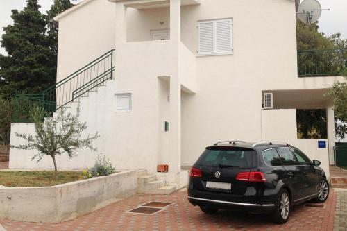 Apartments With A Parking Space Primosten - 4268