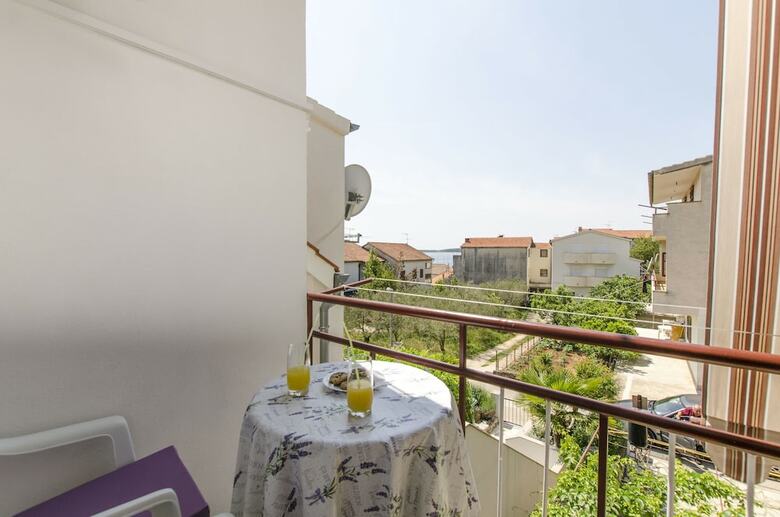 Hostal Apartments And Room Bla?enka S.