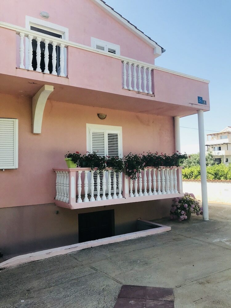 Apartments Ljilja
