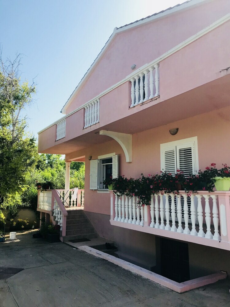 Apartments Ljilja