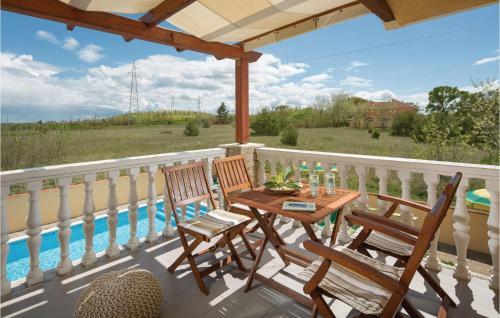 Five-bedroom Holiday Home In Privlaka