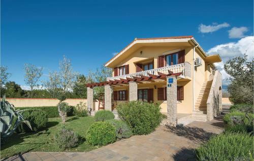 Five-bedroom Holiday Home In Privlaka