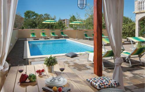 Five-bedroom Holiday Home In Privlaka