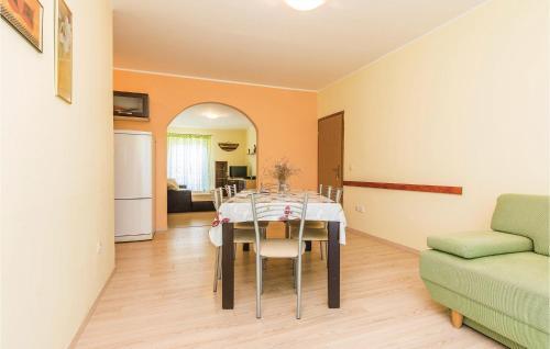 Four-bedroom Apartment In Privlaka