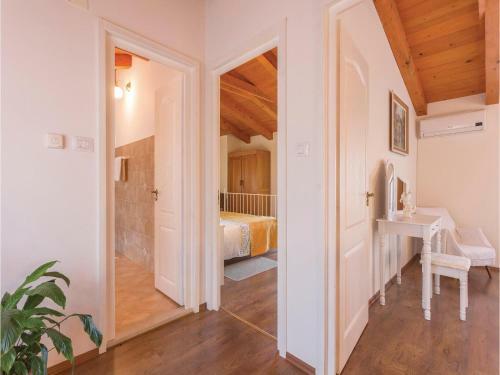 Three-bedroom Holiday Home In Regulici