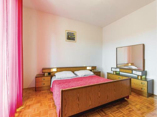 Two-bedroom Holiday Home In Prnjani