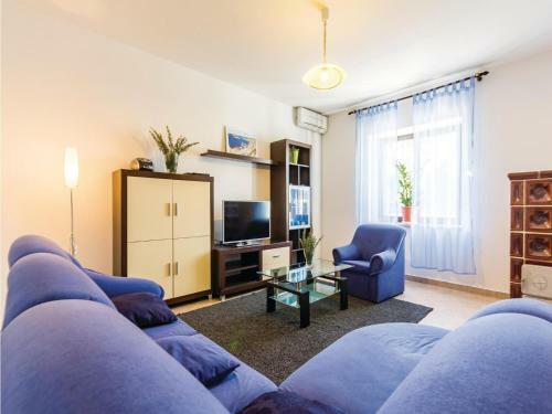 Two-bedroom Holiday Home In Prnjani