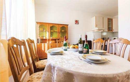 Two-bedroom Holiday Home In Prnjani