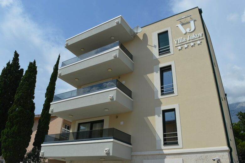 Apartments Jakov