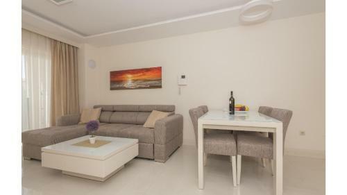 Apartments Leone