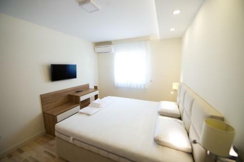 Apartments Leone