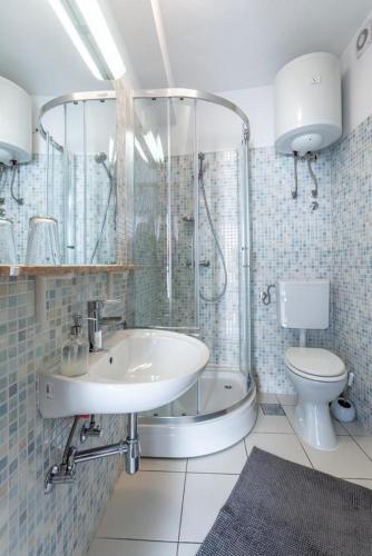 Apartment Pucisca 15381a